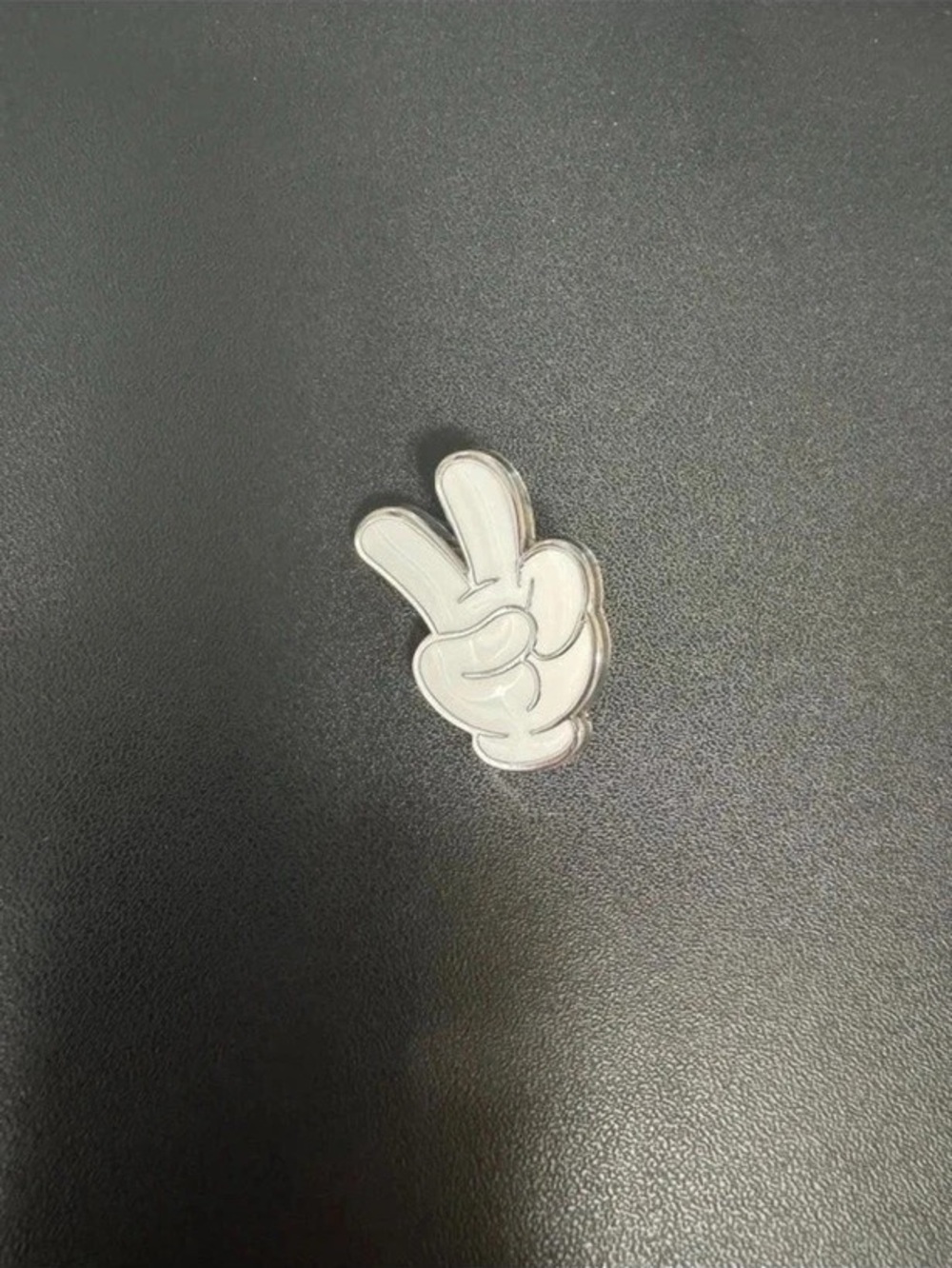 Disney Mickey Mouse Glove Peace Sign Pin
